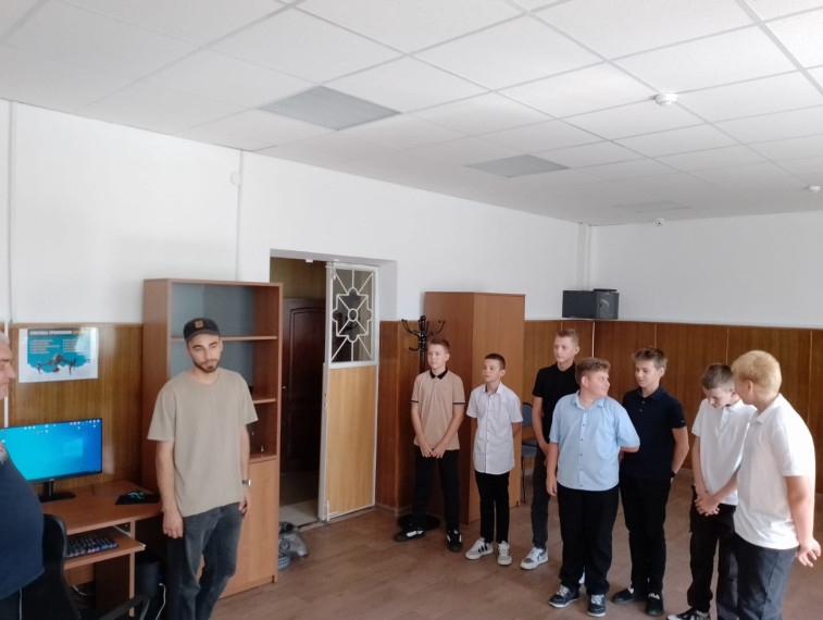 Экскурсии в школу по сбору беспилотников.